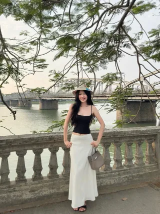 Photo 1 of Set áo hai dây đen chân váy trắng dài nữ