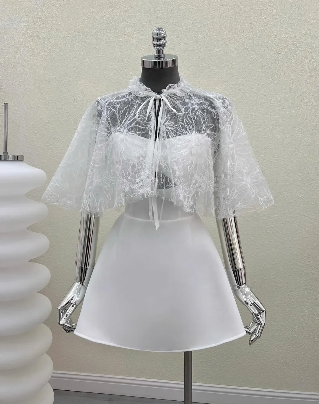 Ảnh 5 của Đầm trắng mini ren nữ sang trọng
