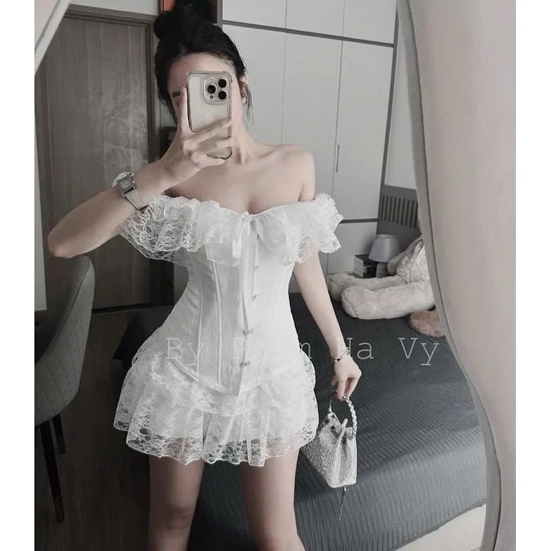 Photo 3 of Đầm trắng ren corset vai trễ nữ
