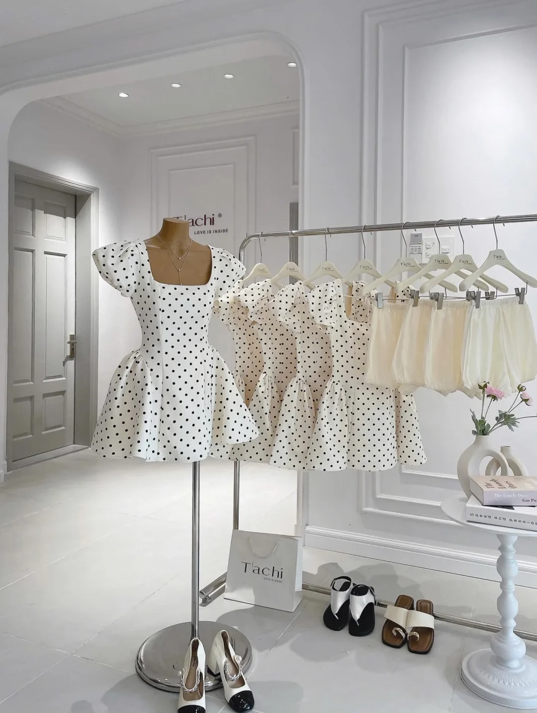 Ảnh 6 của Váy chấm bi trắng tay phồng nữ size M