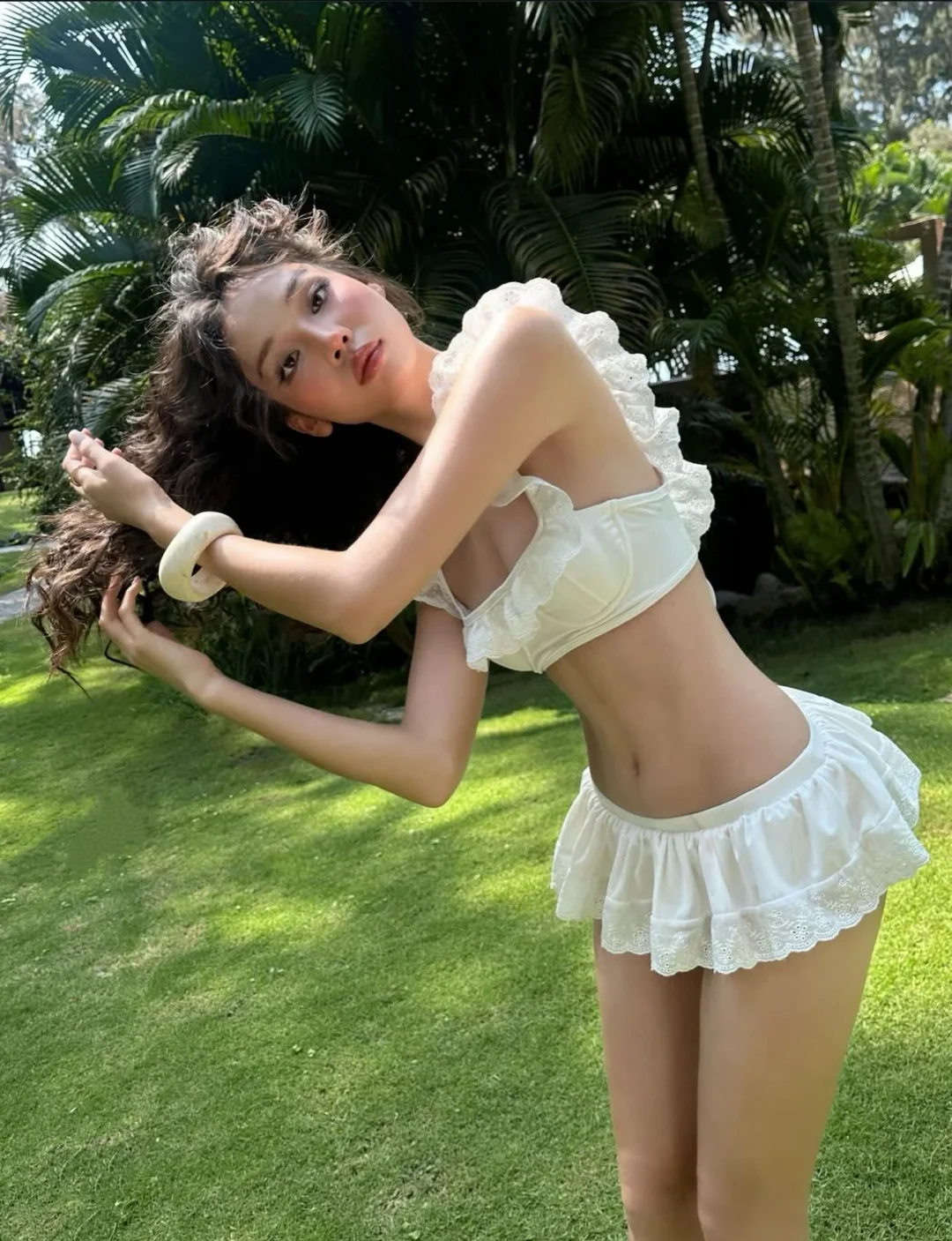 Ảnh 3 của Set Croptop Chân Váy Ren Trắng Nữ