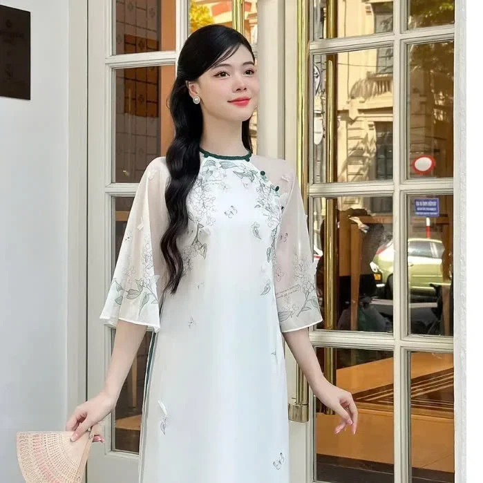 Ảnh 3 của Áo dài trắng thêu hoa truyền thống nữ