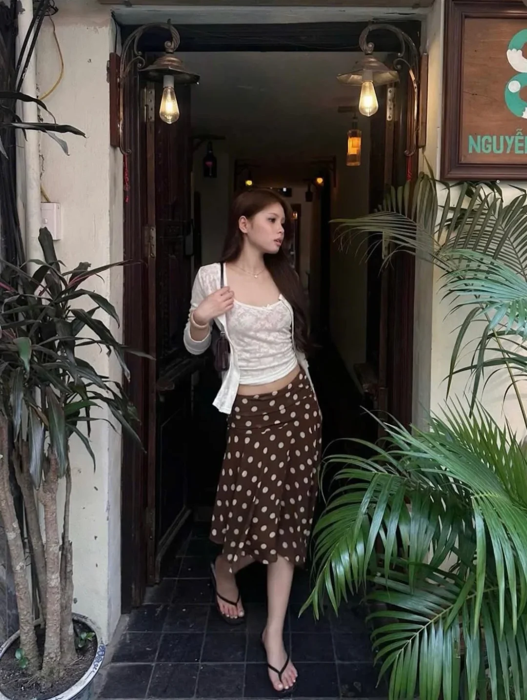 Ảnh 5 của Chân váy midi chấm bi phối áo ren trắng nữ