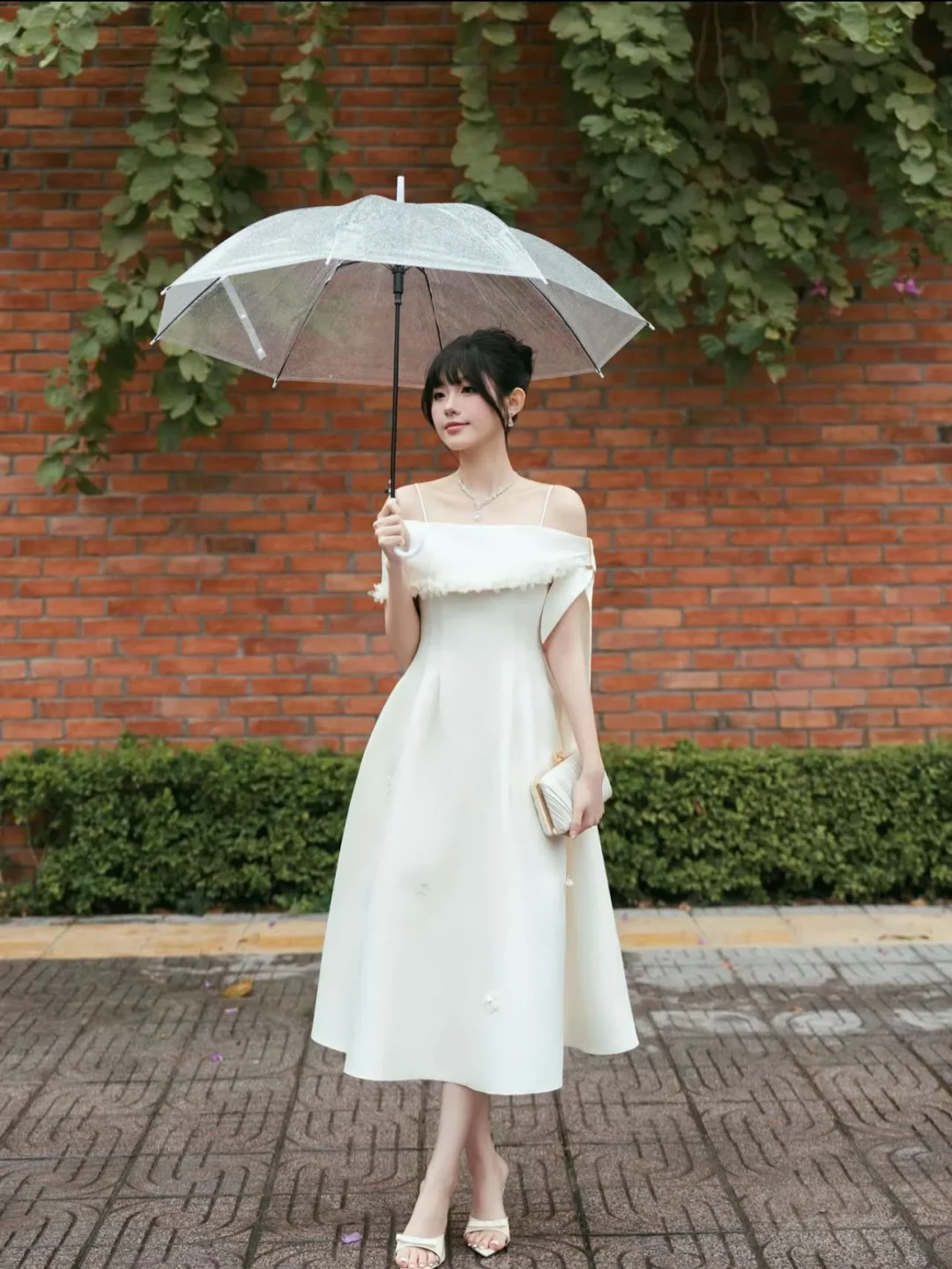 Photo 1 of Váy midi trắng trễ vai nữ cho thuê