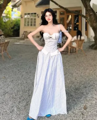 Photo 1 of Đầm maxi sọc quây nơ trắng xanh size S/M