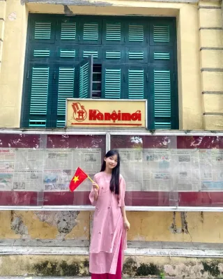 Photo 1 of Áo dài hồng thêu hoa truyền thống nữ