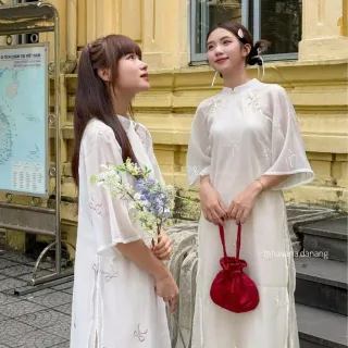 Photo 2 of Áo dài trắng thêu bướm nữ thanh lịch