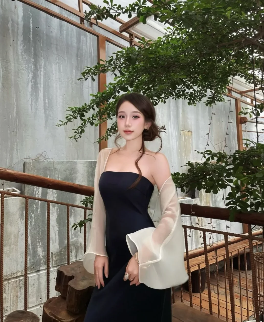 Ảnh 1 của Đầm cúp ngực tay voan xanh navy nữ