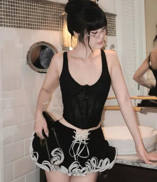 Ảnh 2 của Set croptop ren chân váy mini size S