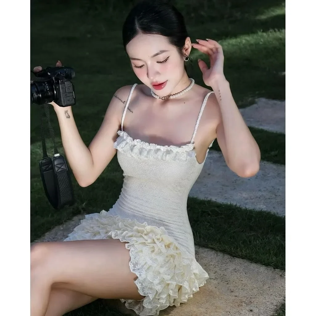 Photo 1 of Đầm ngắn hai dây ren trắng kem hottrend