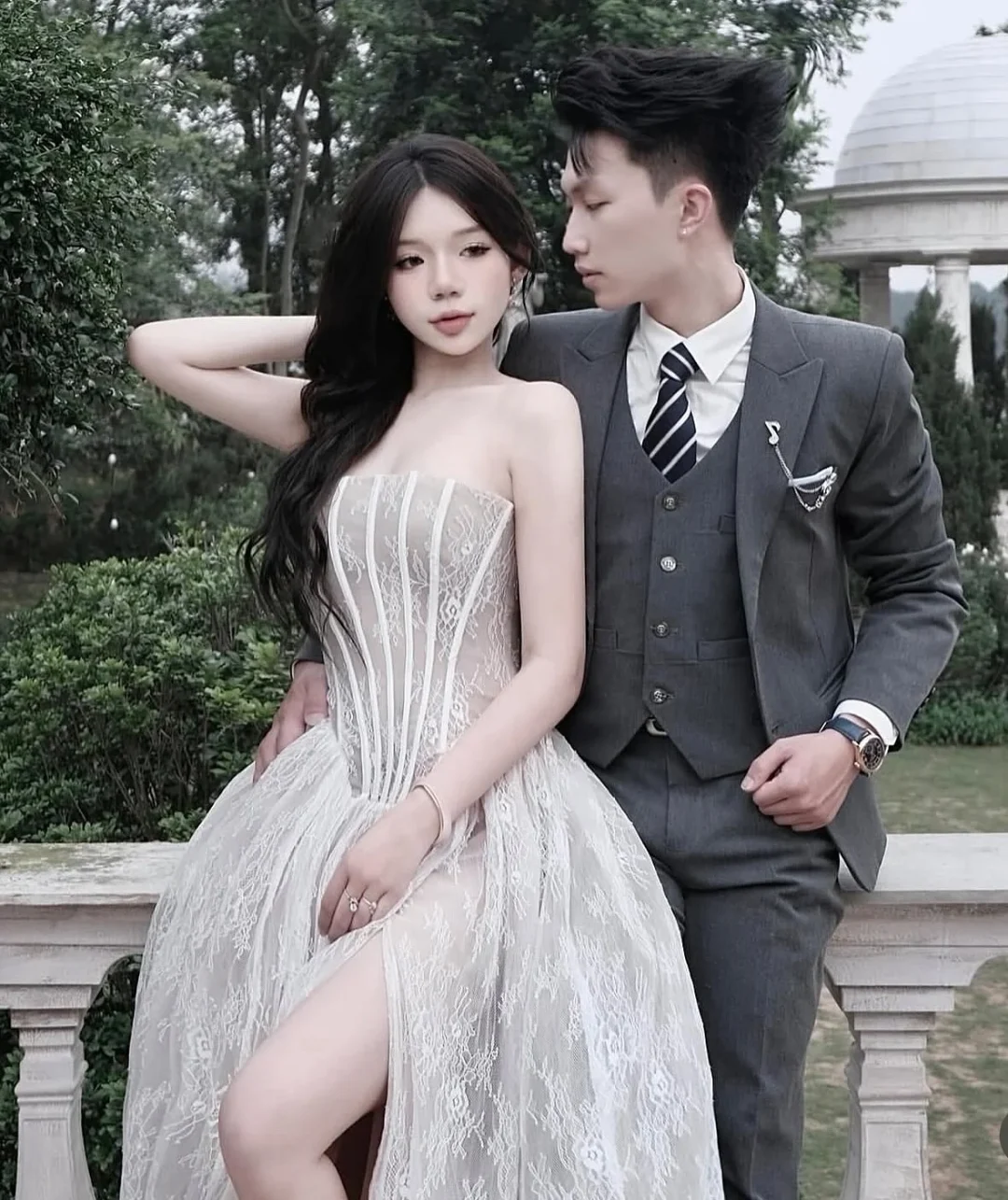 Ảnh 2 của Váy cưới ren trắng strapless size M/L
