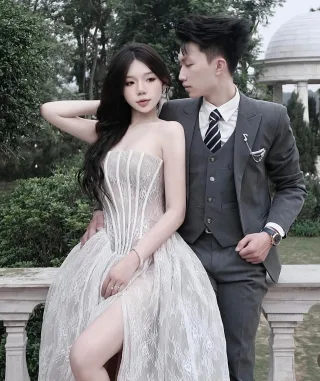 Ảnh 2 của Váy cưới ren trắng strapless size M/L