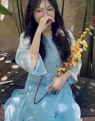 Ảnh 2 của Set voan xanh dương thêu bướm size M