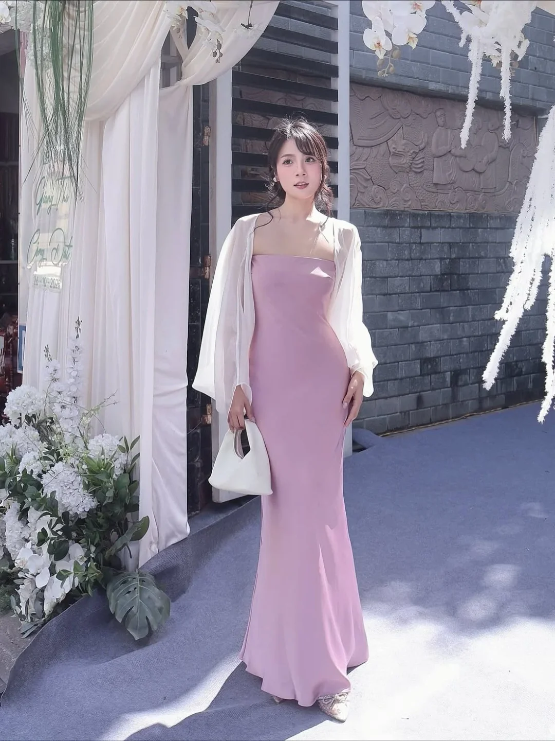 Photo 1 of Đầm dạ hội lụa hồng kèm áo choàng voan