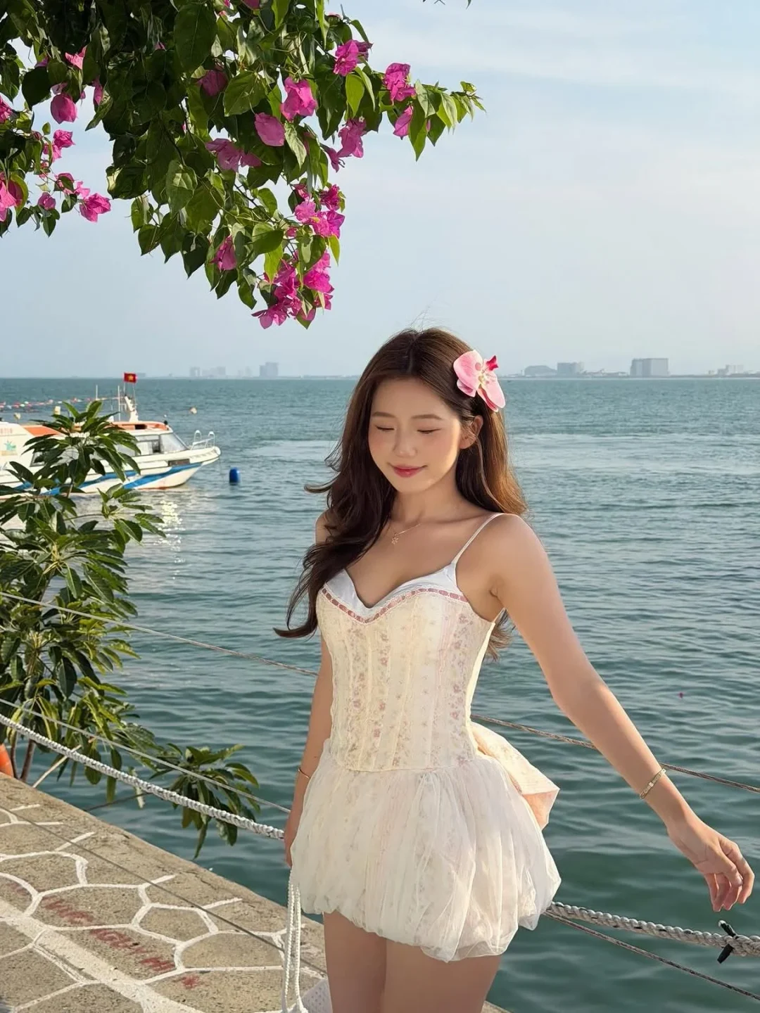 Photo 2 of Đầm corset babydoll trắng ren tulle