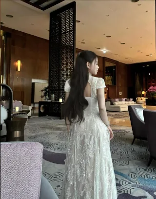 Ảnh 2 của Váy ren trắng midi tay ngắn nữ