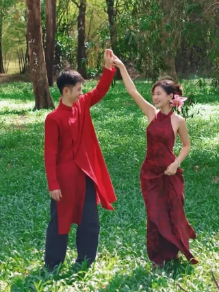 Ảnh 2 của Yếm nữ đỏ lụa họa tiết hoa truyền thống