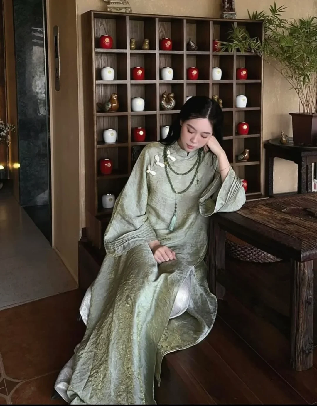 Ảnh 1 của Áo dài nữ lụa xanh thêu hoa truyền thống