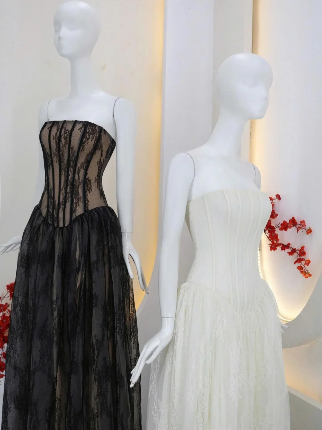 Photo 9 of Váy dạ hội trắng strapless Chouchou size S
