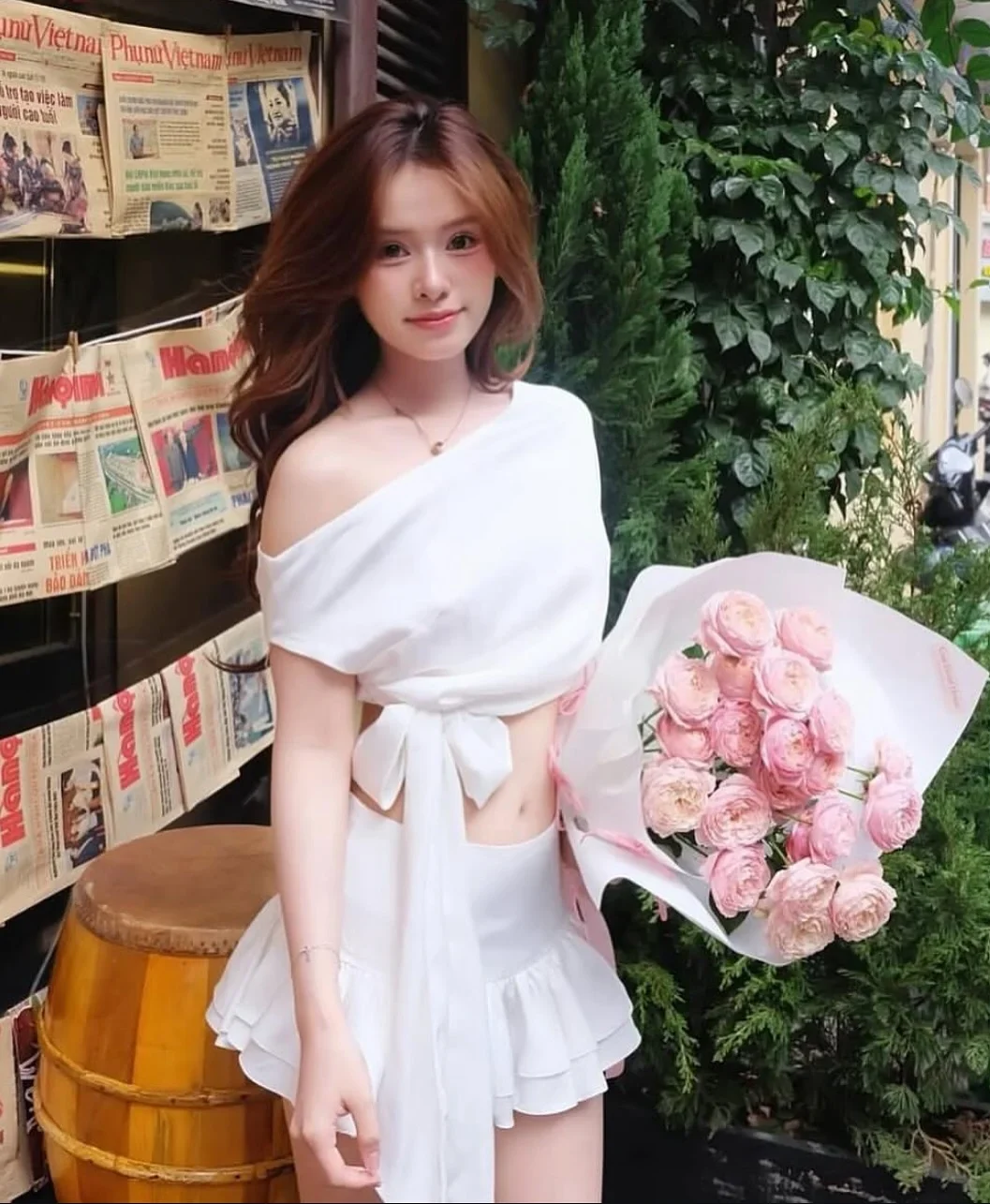 Ảnh 1 của Set áo trễ vai trắng kem váy ngắn nữ