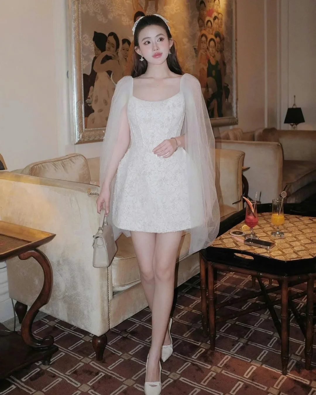Photo 4 of Váy ren trắng tay voan nữ sang trọng