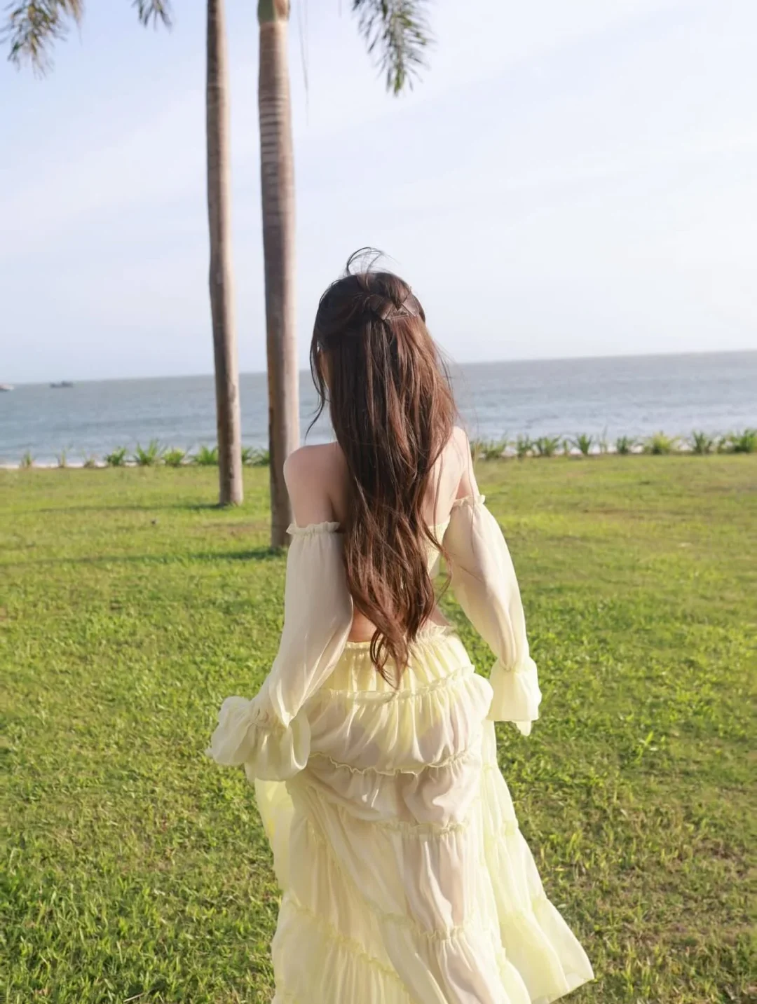 Photo 4 of Set crop top và váy maxi voan vàng nhạt nữ