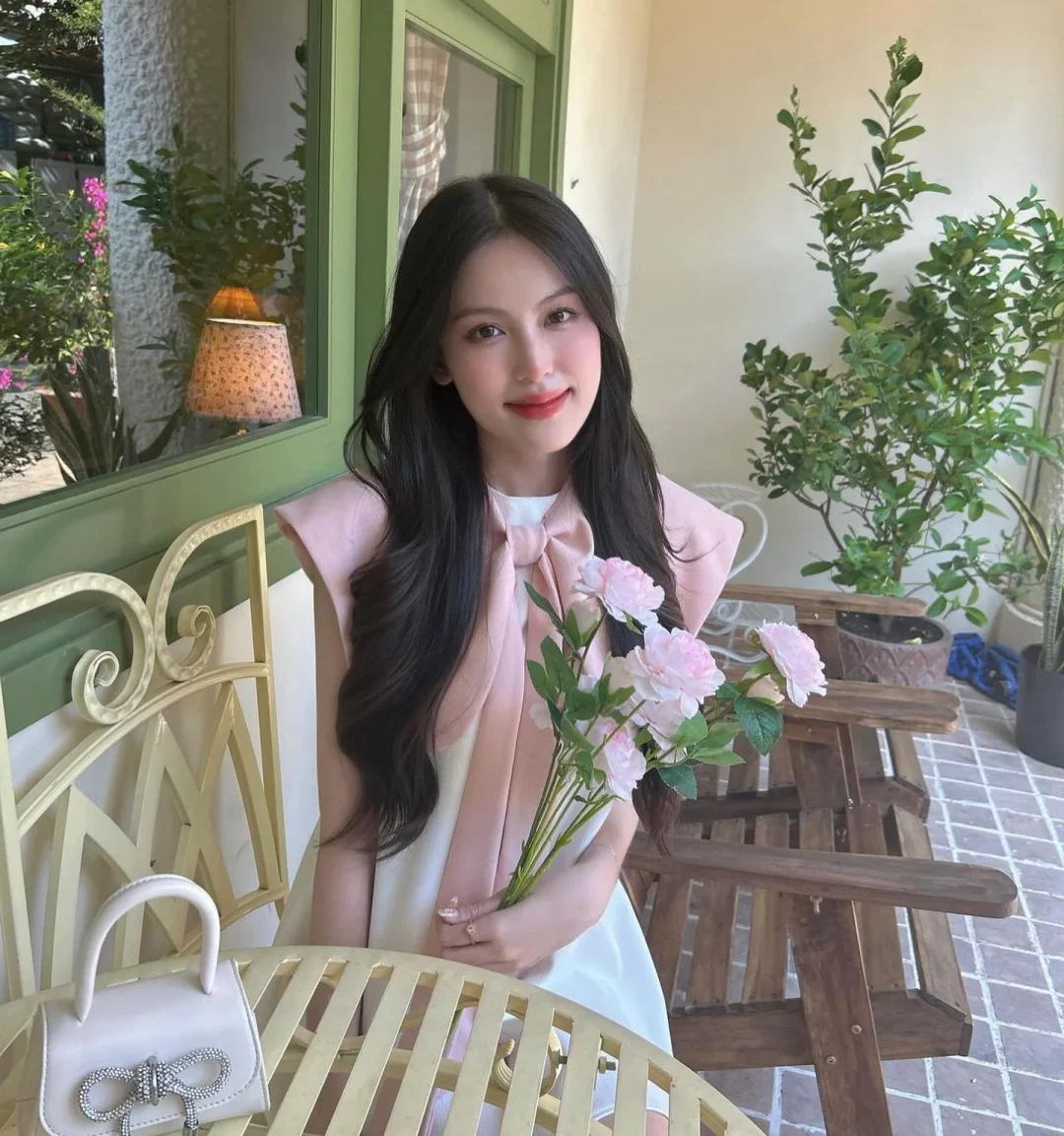Photo 3 of Đầm trắng nơ hồng Nana Aguja size S M L