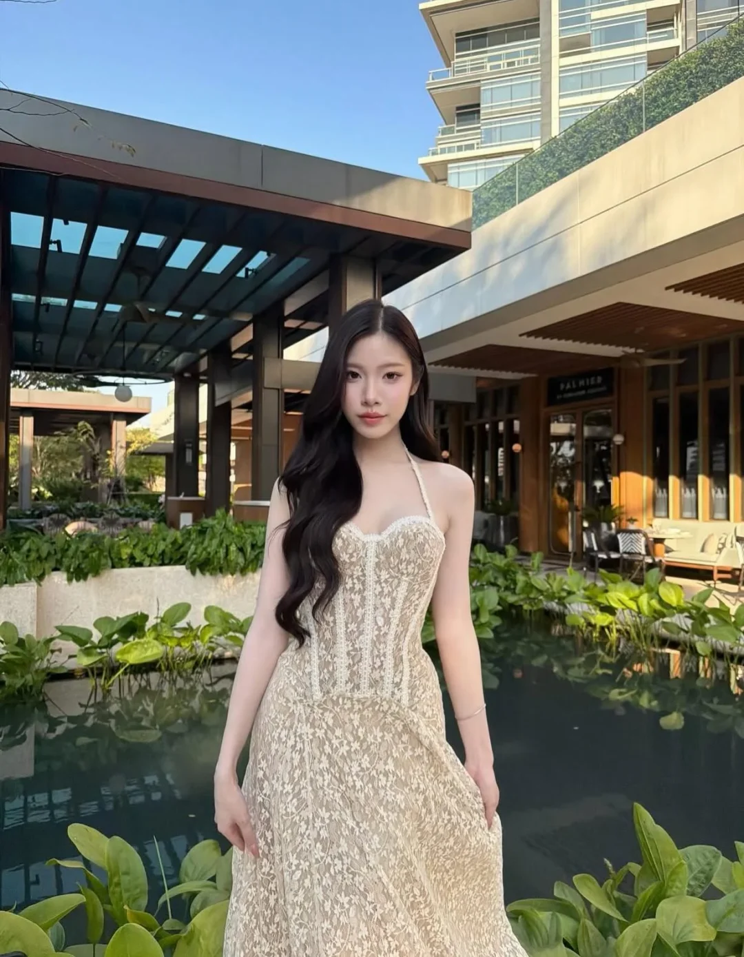 Photo 5 of Váy ren maxi corset hai dây màu kem