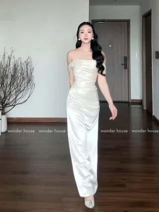 Photo 4 of Đầm satin trễ vai dài màu kem