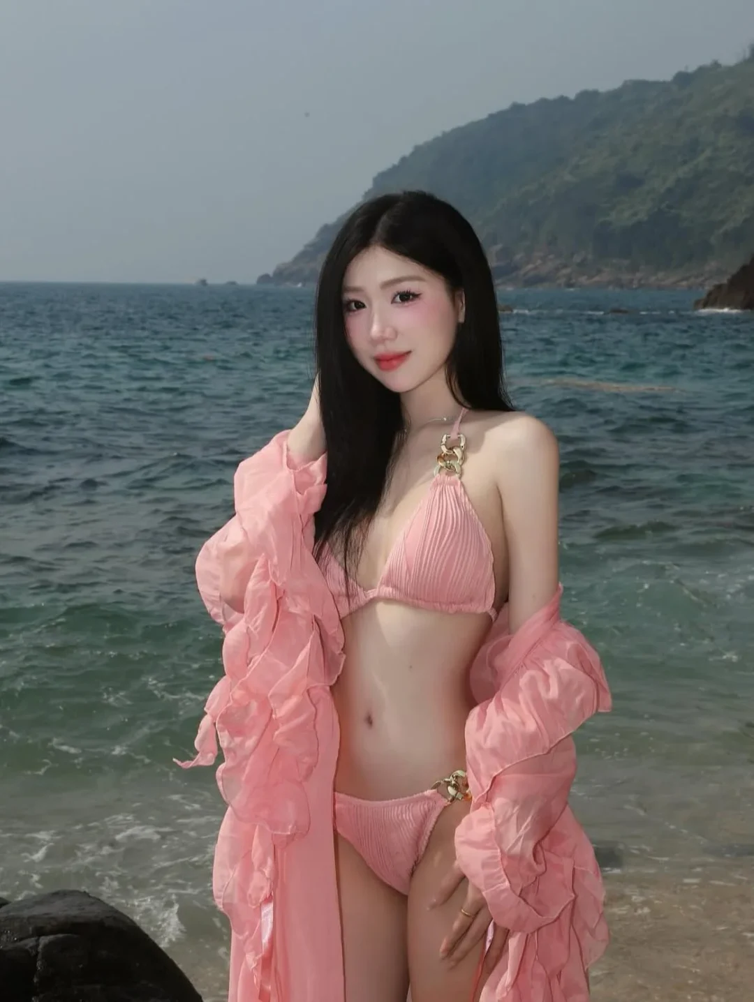 Photo 2 of Váy hồng pastel voan dài trễ vai