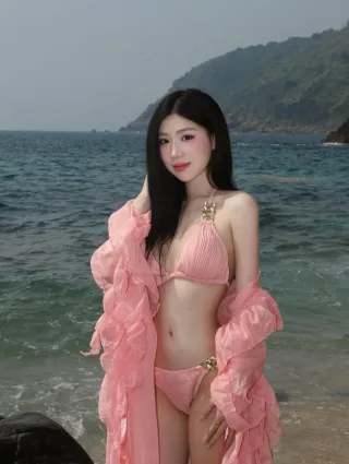 Photo 2 of Váy hồng pastel voan dài trễ vai