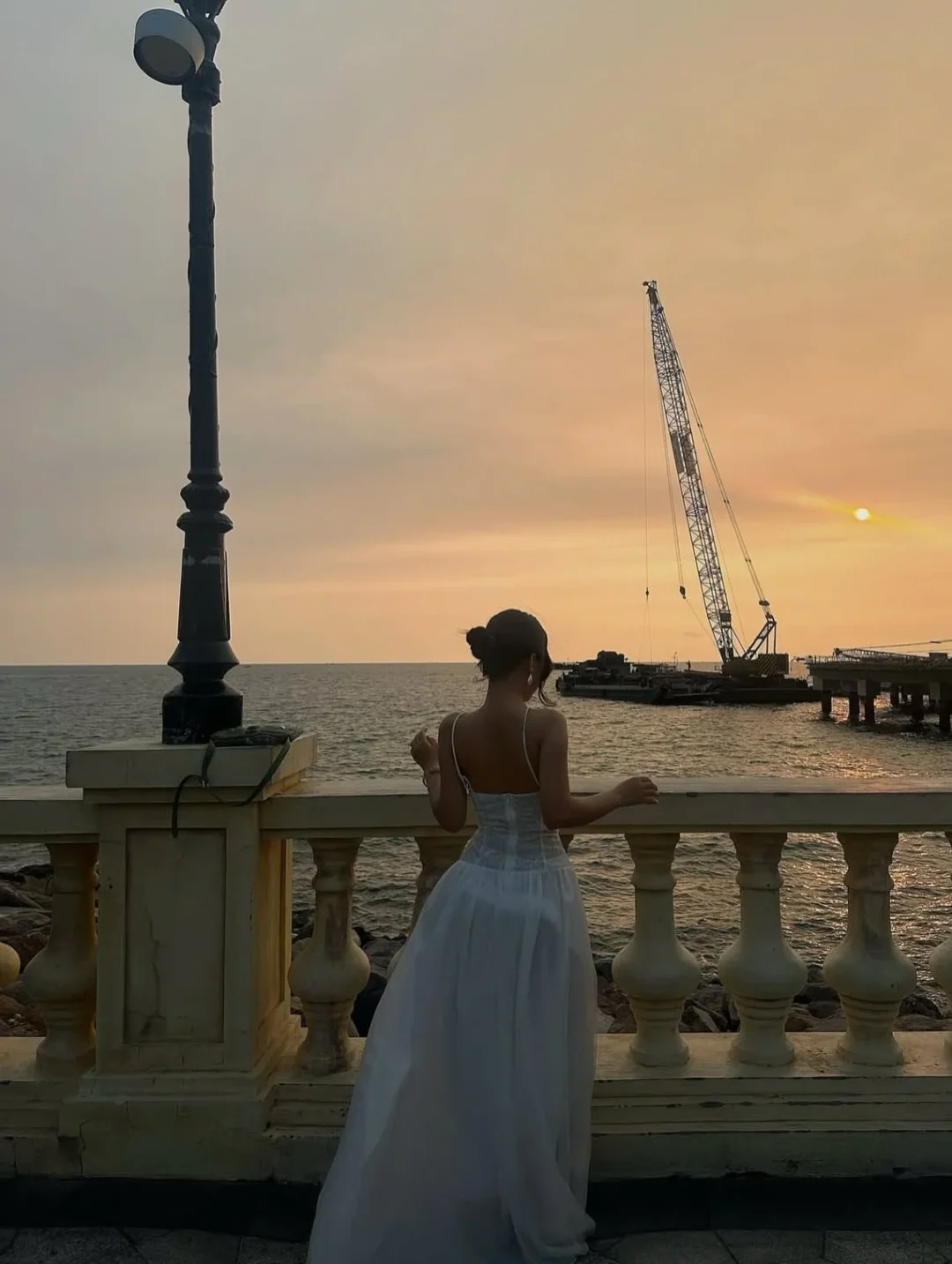Photo 6 of Váy cưới trắng một vai ren hoa