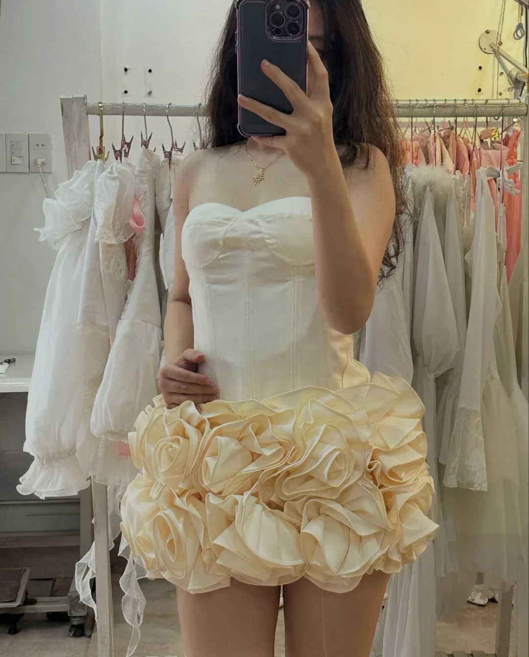 Photo 7 of Set corset chân váy bèo kem kèm hoa cổ