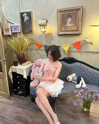 Ảnh 1 của Set váy cúp ngực hồng trắng nữ tính