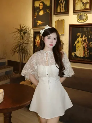 Photo 4 of Đầm trắng ren tay loe size L nữ