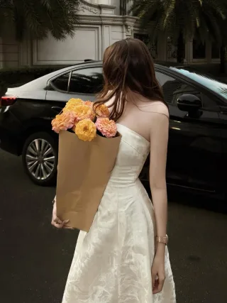Ảnh 4 của Váy dạ hội trắng dài lụa thêu hoa nữ