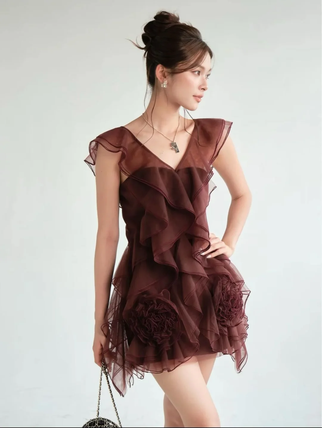 Photo 1 of Đầm mini voan nâu xếp bèo chụp ảnh