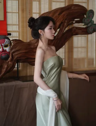 Photo 3 of Váy cúp ngực lụa xanh nhạt nữ