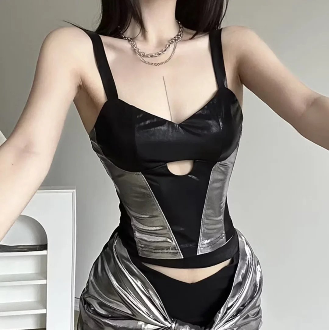 Photo 3 of Set Croptop Chân Váy Kim Loại Đen Bạc Nữ