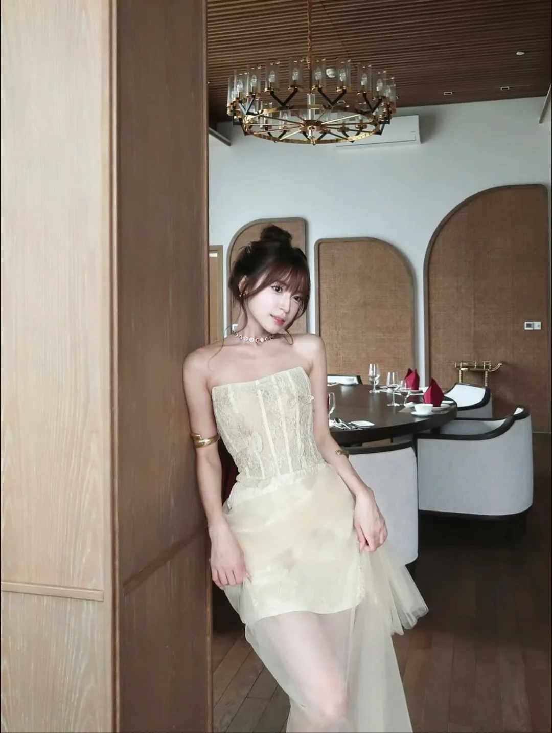 Photo 5 of Đầm tiệc ren corset kem Chouchou size M