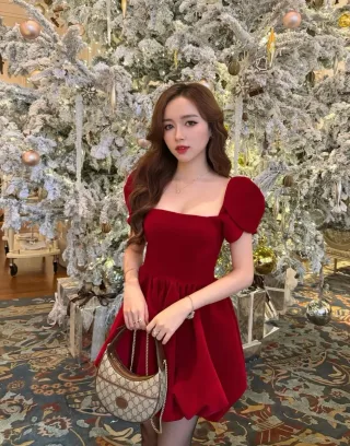 Photo 3 of Váy nhung đỏ tay phồng dự tiệc nữ