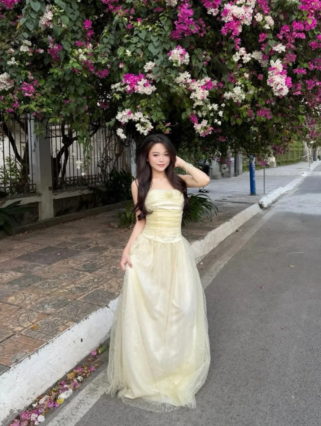 Photo 2 of Đầm dạ hội voan vàng nhạt Ameliee size M