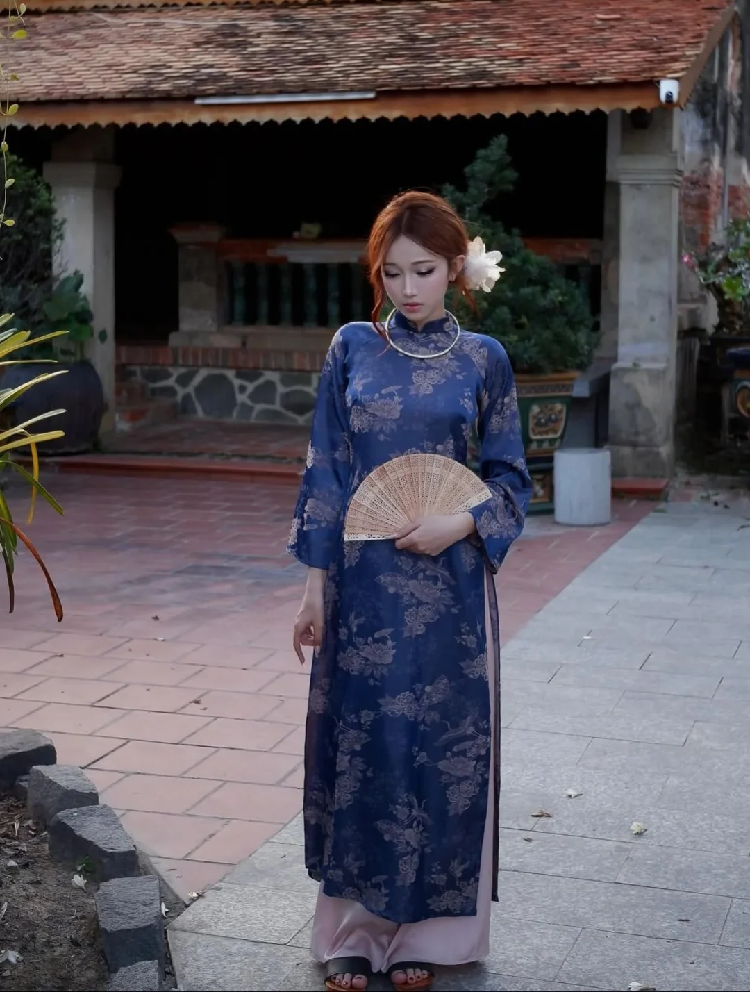Photo 3 of Áo dài lụa xanh dương truyền thống nữ