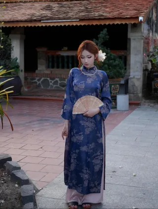 Photo 3 of Áo dài lụa xanh dương truyền thống nữ