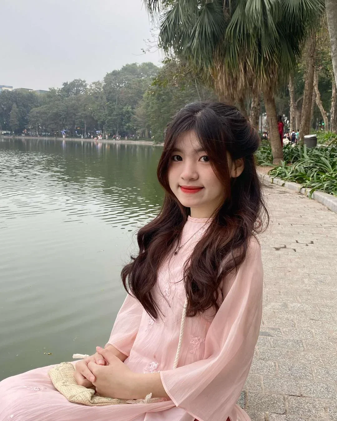 Photo 1 of Áo dài hồng thêu hoa cho thuê nữ