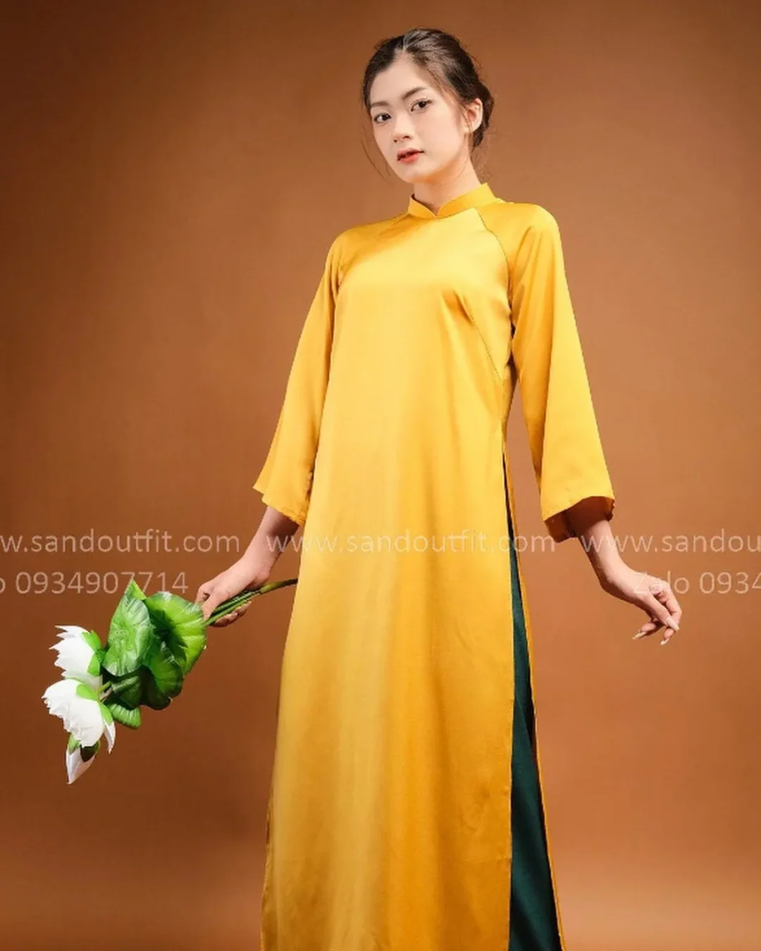 Ảnh 1 của Áo dài vàng lụa truyền thống size S