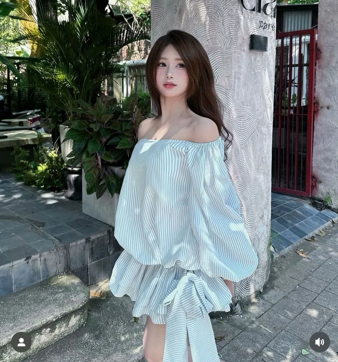 Ảnh 1 của Set áo váy nữ sọc xanh trễ vai freesize