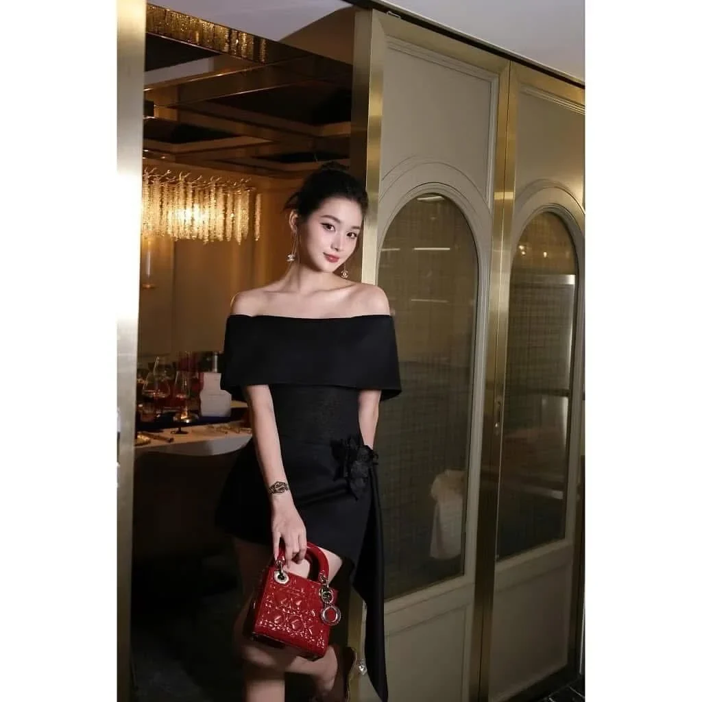Ảnh 2 của Đầm mini trễ vai đen hottrend nữ