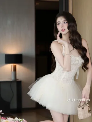 Photo 1 of Váy ren tulle trắng ngắn hở vai