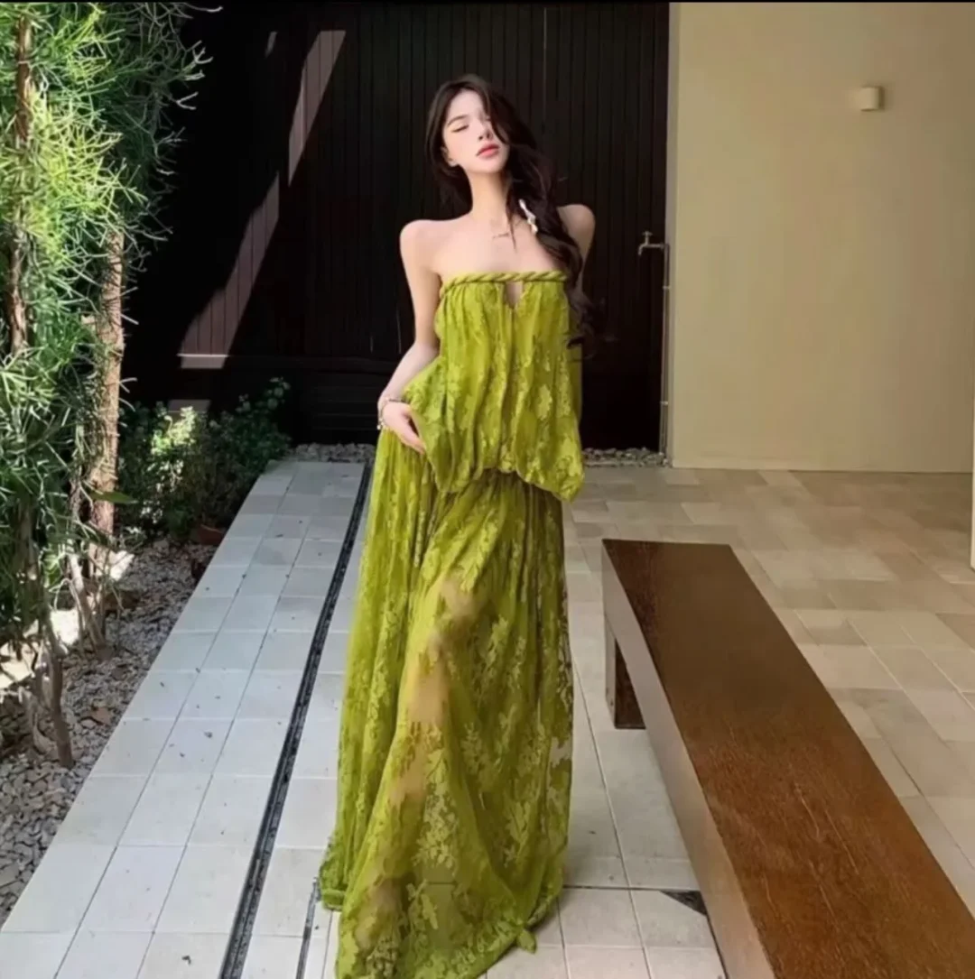 Ảnh 4 của Váy maxi ren vàng lá không quai nữ